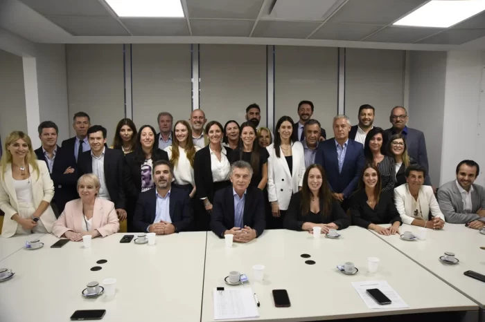 Macri se juntó con su tropa de diputados y confesó que busca una alianza electoral con Milei