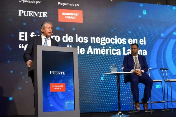 Figueroa anunció 700 millones de dólares en infraestructura