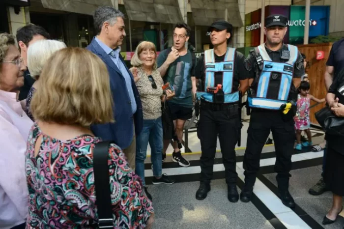 La Policía porteña refuerza con armas de baja letalidad la seguridad en centros comerciales