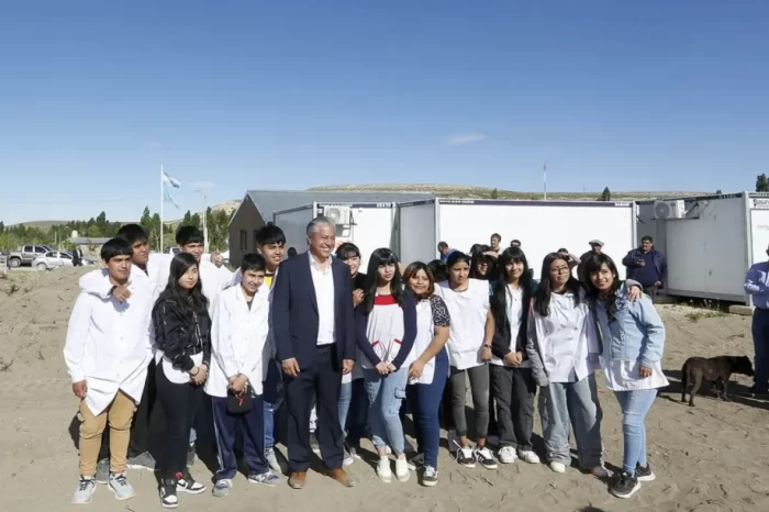 El gobernador visitó el inicio de obra del anexo del CPEM 98