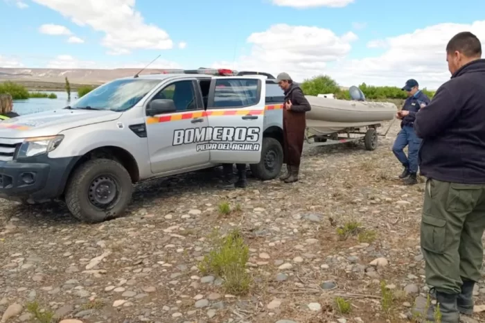 Solo y herido: Rescataron a un pescador en Piedra del Águila