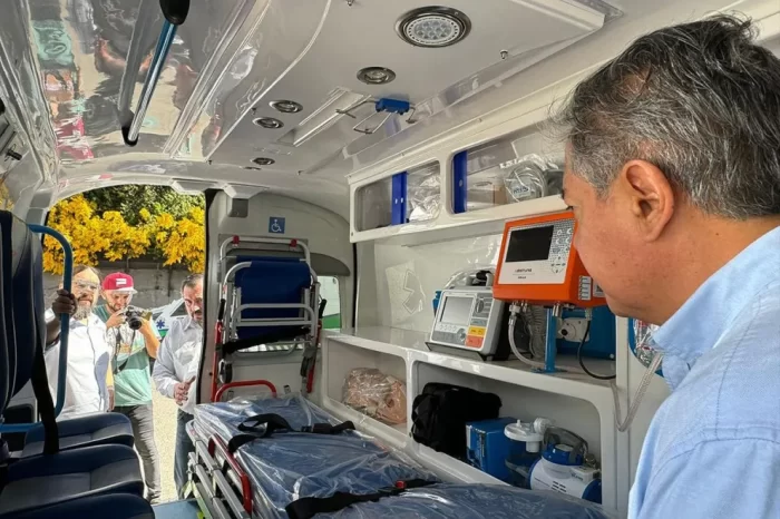 Villa La Angostura: el hospital recibió una nueva ambulancia