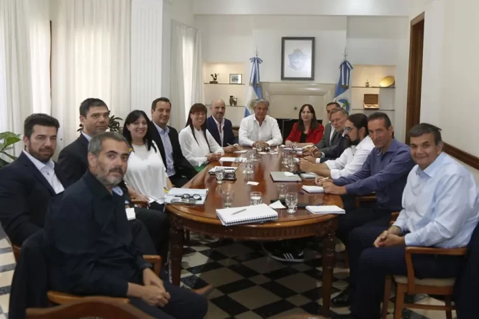 El gobernador y los ministros se reunieron el primer día hábil del año