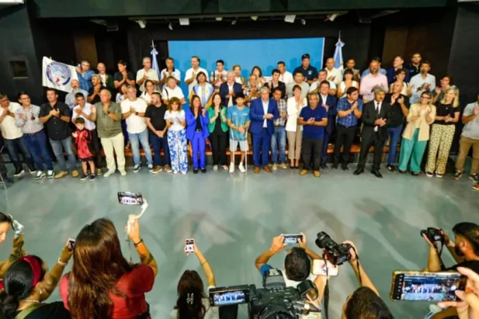 Figueroa entregó aportes a 38 clubes por más de 1.700 millones de pesos