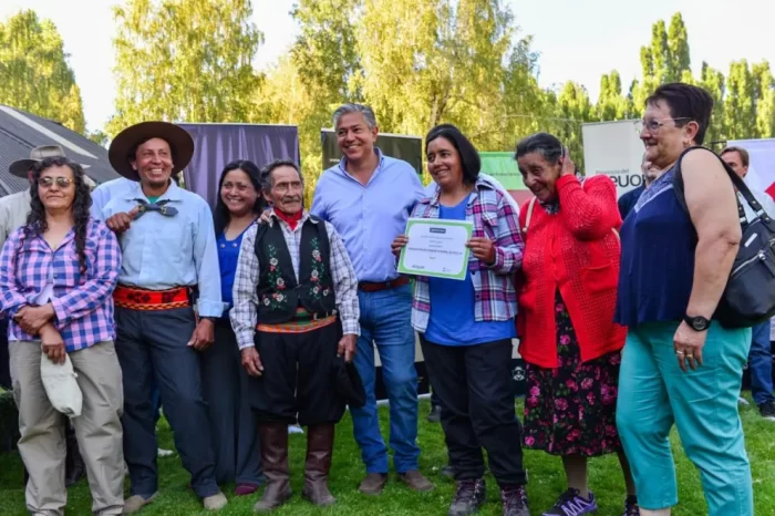 82 Expo Rural: Figueroa entregó más de un millón de dólares en créditos