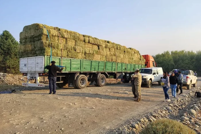 Incendio Valle Magdalena; Producción brinda asistencia a los pobladores en las zonas cercanas al fuego