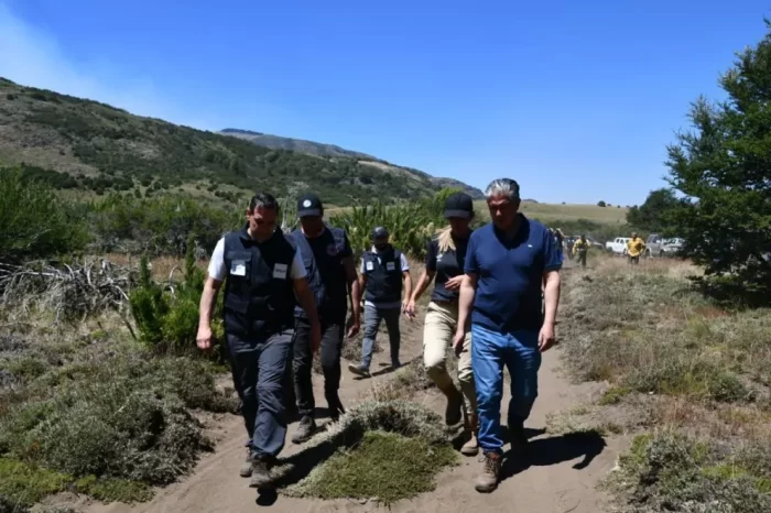 Incendio en el Valle Magdalena: Figueroa se trasladó hasta el lugar de los incendios y se puso a disposición de los brigadistas