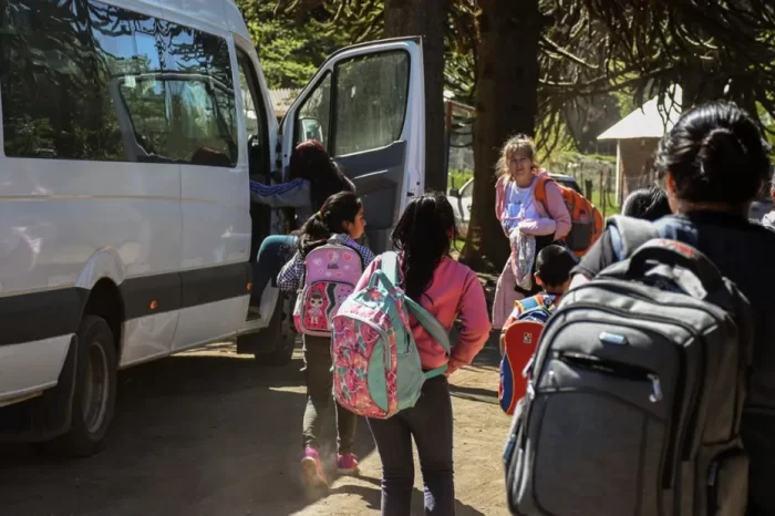 Transporte Escolar: Comenzaron las licitaciones para el traslado de estudiantes y docentes 