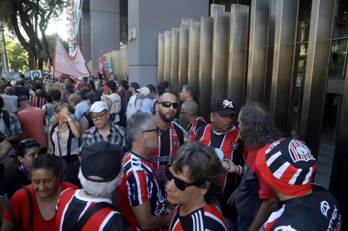 El Gobierno advirtió que quienes generen "disturbios" en la marcha de jubilados no podrán entrar a las canchas