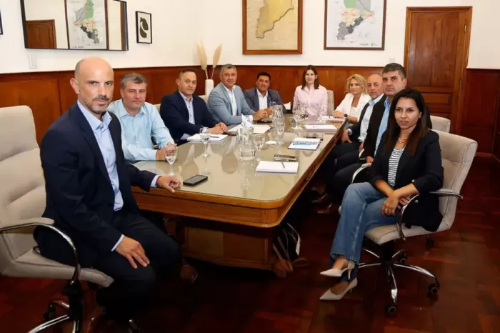 Educación, salud y rutas marcan la agenda del trabajo por regiones