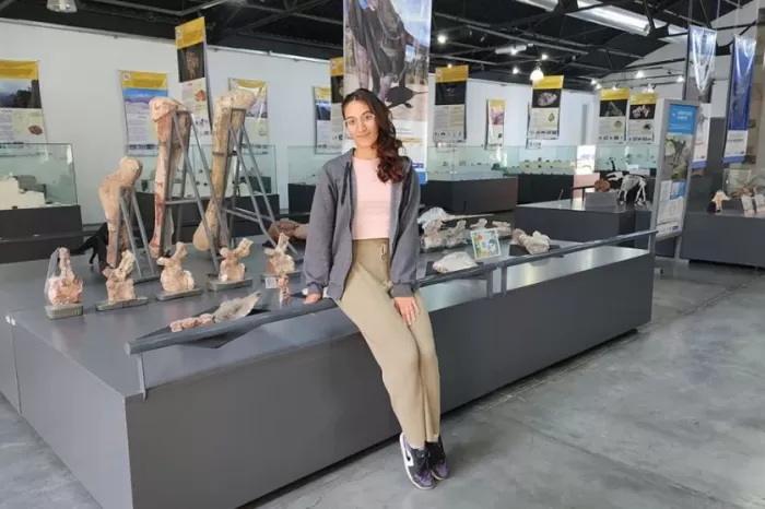 Camila, de Berisso a Zapala, para descubrir tesoros del Museo Olsacher