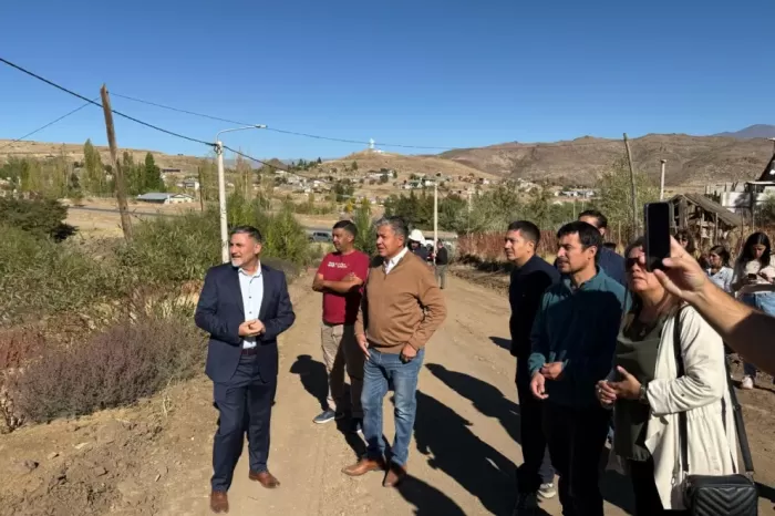 Figueroa inauguró el suministro de energía en un barrio de Andacollo y recorrió otras obras
