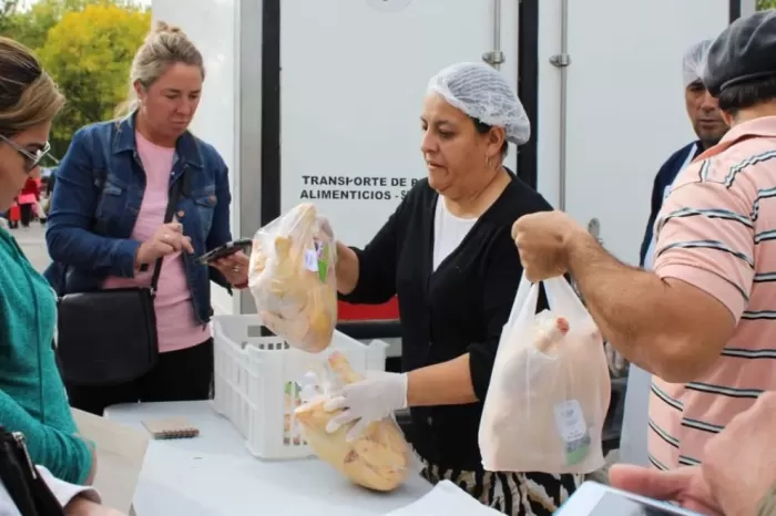 Producción local: Exitosa venta directa de pollos parrilleros