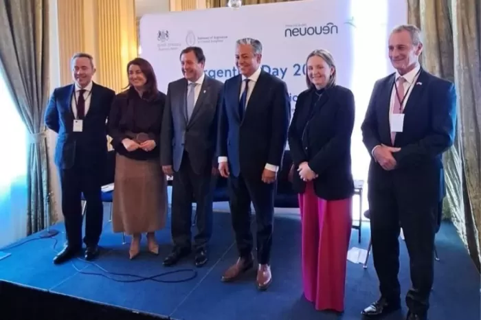 Desarrollo energético: Figueroa expuso ante posibles inversores, en Londres