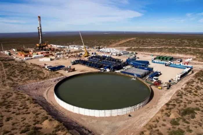 Vaca Muerta: Neuquén impulsa el desarrollo hidrocarburífero con cuatro nuevas concesiones a YPF