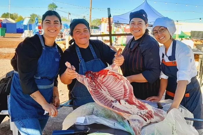 Zapala: Estudiantes de Gastronomía realizaron sus prácticas en el Campeonato Nacional e Internacional de Asadores a la Estaca