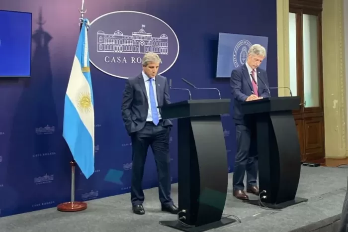 El Gobierno anunció que el lunes se levanta el cepo cambiario con un dólar de hasta $1.400