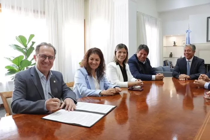Consenso para un Neuquén Federal: Provincia firmó convenios con los municipios para ejecutar obras priorizadas