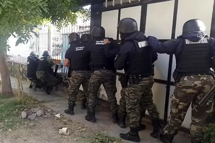 Golpe al microtráfico: La Policía neuquina secuestró un kilo de cocaína y detuvo a 10 personas