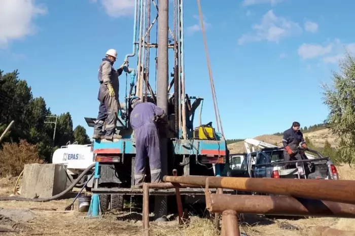 Agua potable: Nueva perforación del EPAS refuerza el sistema de agua en Junín de los Andes