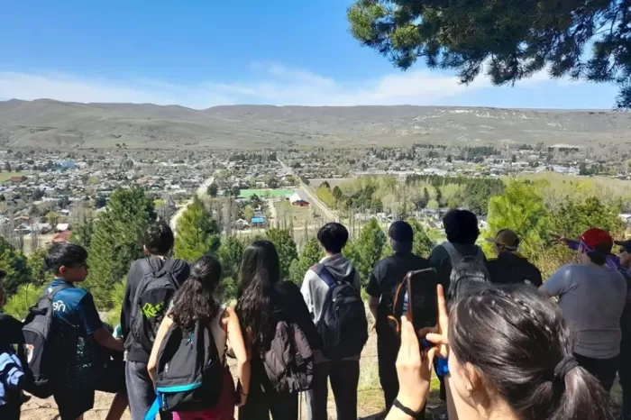 Villa La Angostura: Dictan formación en senderismo para profesionales de educación física