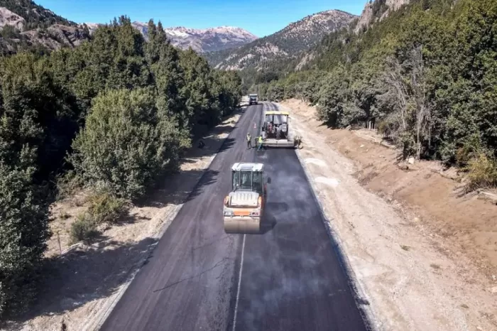 Antes de la veda, terminarán otros 4 kilómetros de asfalto en Villa Traful
