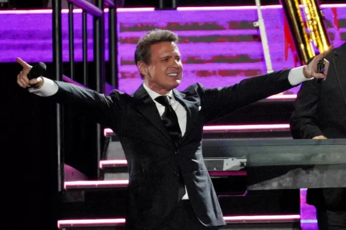 Billboard exhibe otro logro de Luis Miguel: N° 1 entre las giras más exitosas