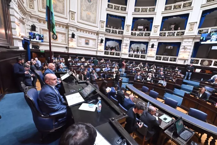 Ahora el sector de Kicillof presentó proyecto para restablecer la reelección indefinida de los intendentes