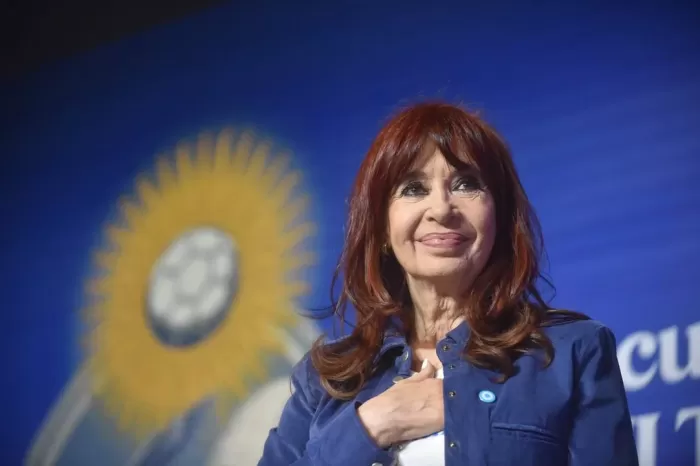 Cristina Kirchner: “Creen que van a sustituir la identidad cultural… estúpidos, no van a poder”