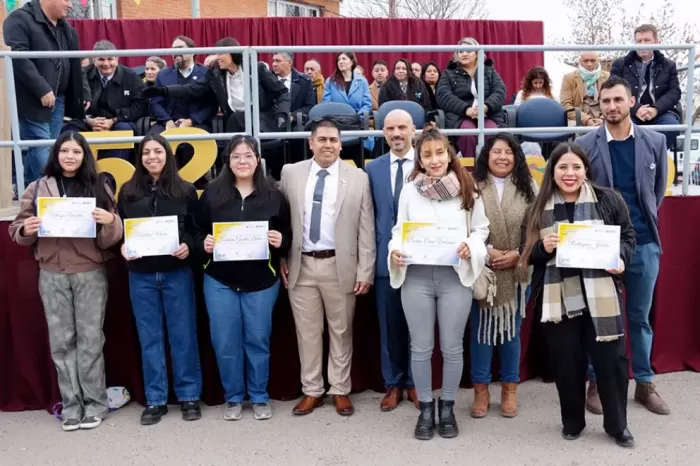 Se firmaron 8 convenios: En sintonía con la Provincia, San Patricio del Chañar profundiza su desarrollo
