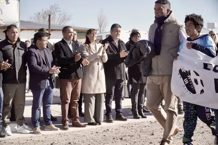 Región del Limay: Con compromisos de obras y gas, El Sauce celebró su 37° aniversario