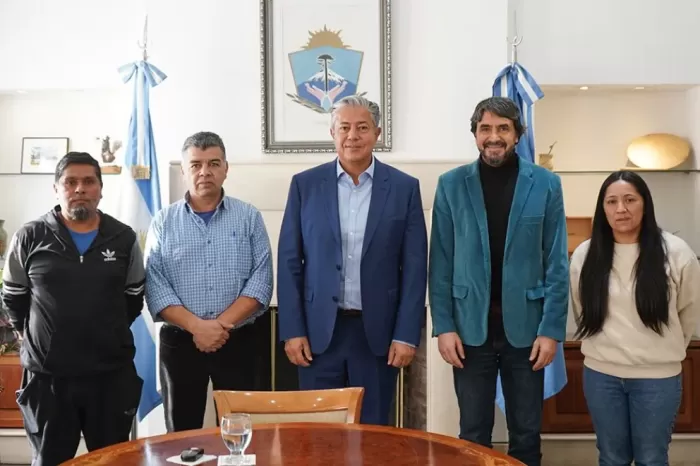 Convenio provincia-municipio: Con una importante inversión, llevarán agua potable a la comunidad Curruhuinca