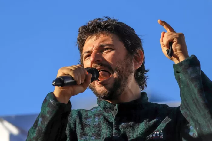 Grabois califica de "hijos de puta" a los senadores por el nuevo aumento