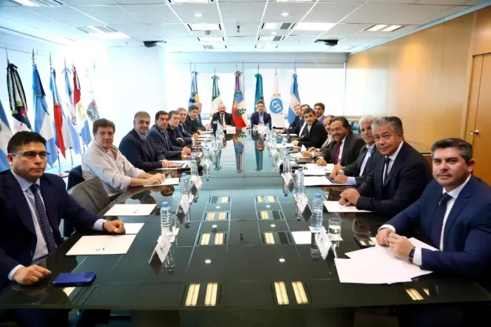 Gobernadores resolvieron convocar al Poder Ejecutivo a una reunión para consensuar una reforma fiscal