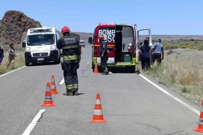 Vuelco sobre Ruta Nac 237, tres ocupantes  involucrados, una persona atrapada