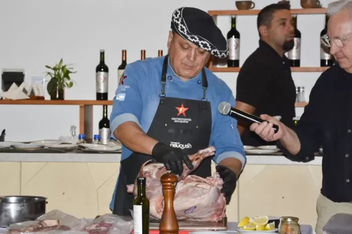 Chivito todo el año: identidad, sabor y valor agregado en las hosterías neuquinas