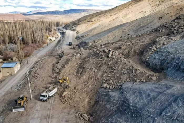 Avanza la remediación del cerro de la Virgen en Chos Malal