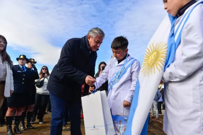 Día de la Bandera y jura en Guañacos:
