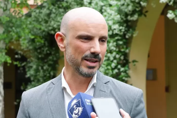 Ousset: “Un senador no puede ser un felpudo de nadie”