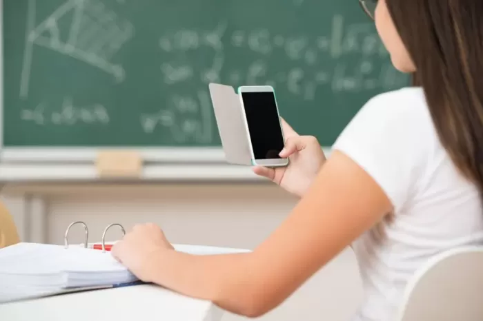 Educación y tecnología: Neuquén es la primera provincia del país en prohibir el uso de celulares en escuelas