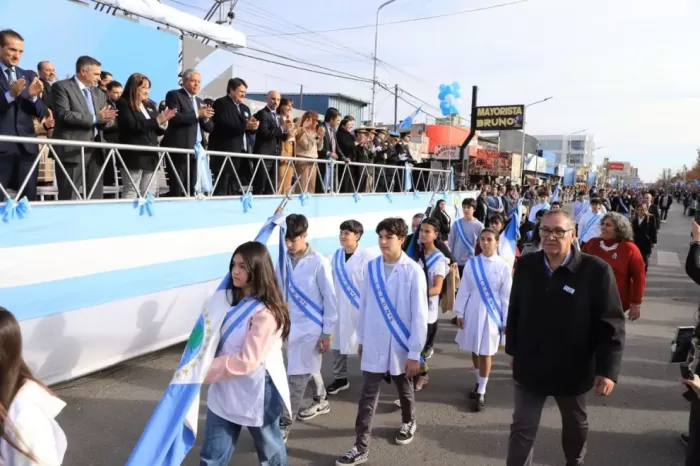 Acto 9 de Julio: Con un mega desfile, Neuquén rindió homenaje a la Independencia 