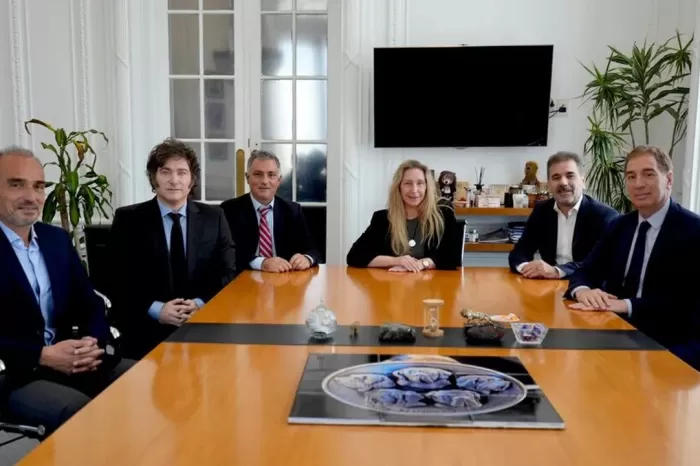 Javier Milei cenó con diputados aliados en Olivos para blindar los vetos a jubilados y discapacidad