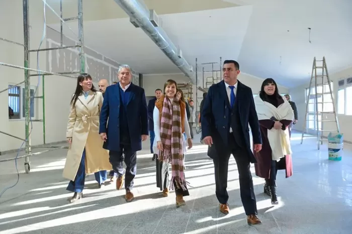 Aniversario de Chos Malal: El gobernador recorrió obras en marcha e inauguró consultorios médicos
