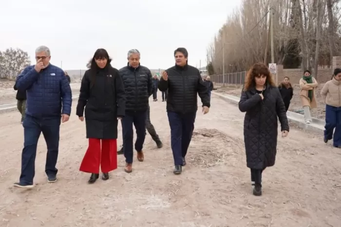 Neuquén capital: Avanza la transformación de calle Crouzeilles
