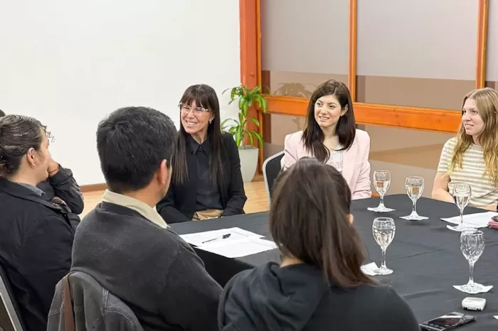 Asistencia financiera: La provincia otorgó créditos a jóvenes emprendedores de la Confluencia