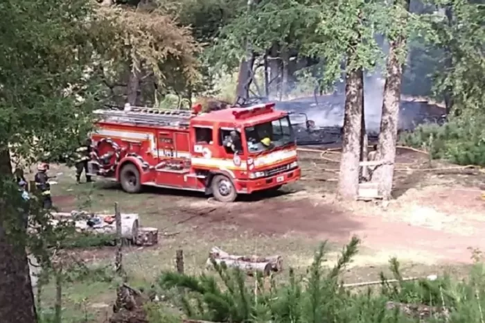 Condenaron a una mujer que incendió su casa y provocó la muerte de su pareja en San Martín de los Andes