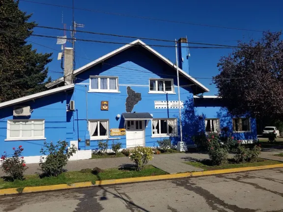 Allanaron el Refugio de Mochilero y hallaron cocaína, marihuana y armas: hay dos demorados