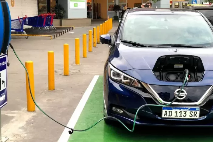 Lanzan la importación de 50.000 autos híbridos para 2026: Permitirán el ingreso al país sin aranceles.