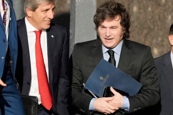 Tras la victoria electoral, el Gobierno se prepara para retomar la compra de reservas y piensa un precio del dólar para hacerlo