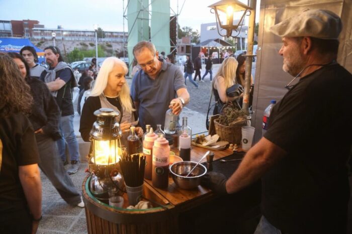 Más de 15 mil personas colmaron el Festival de Gin en Neuquén y la fiesta continúa este domingo
